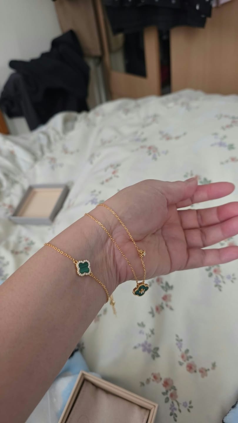 Customer photo review of Vintage Clover Malachite Pendant Necklace