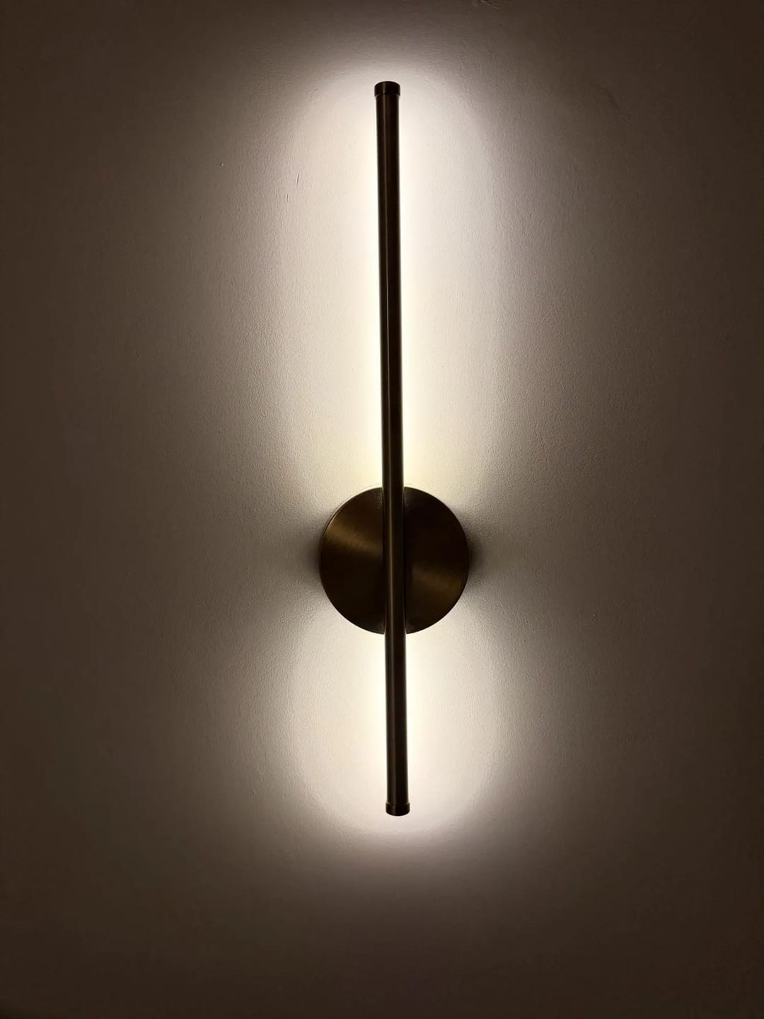 Customer photo review of Applique murale LED Design Sans Fil Rechargeable Sans Branchement Électrique, Fixation Magnétique, Intensité Réglable, Batterie Intégrée | LISERÉ