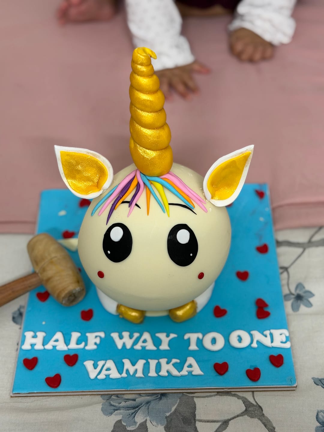 Customer photo review of Unicorn Round Pinata Cake