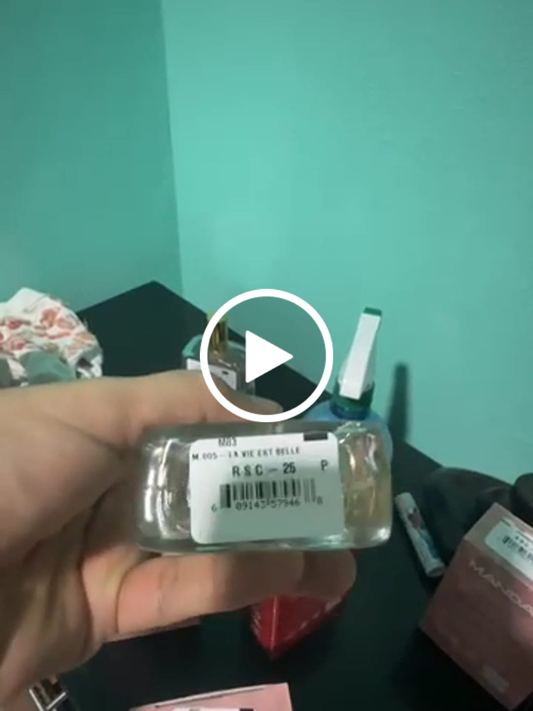 Customer video review of M.005- Inspirado en La Vie Est Belle