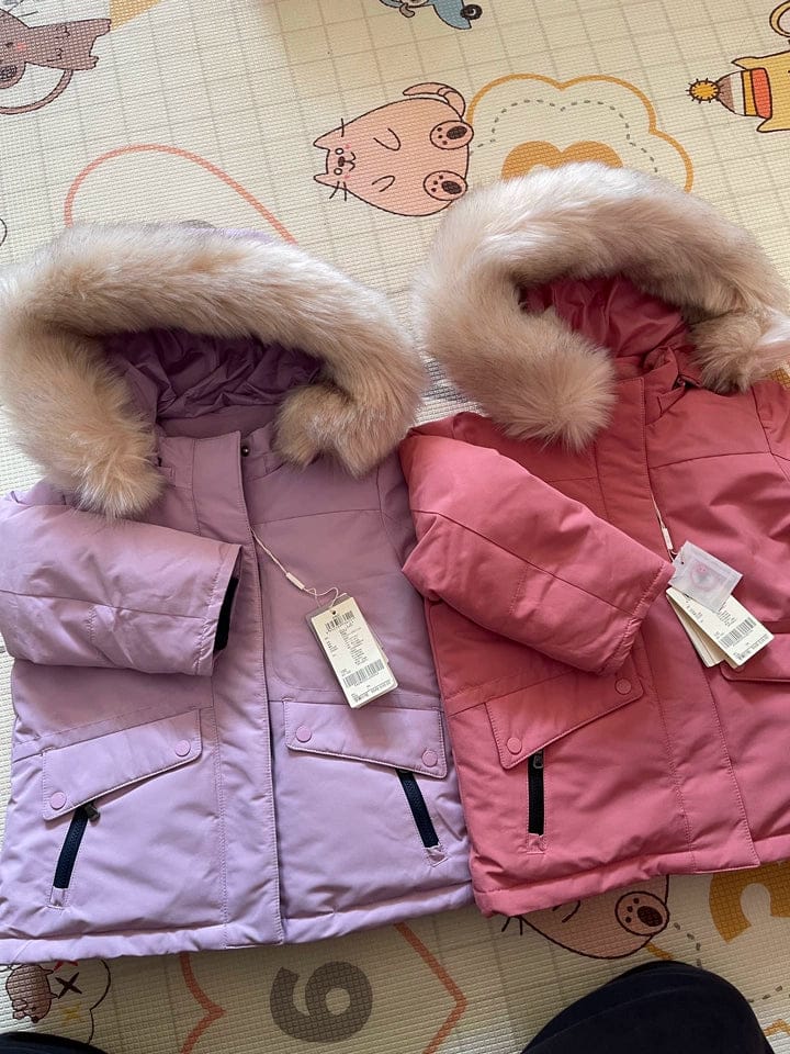 Customer photo review of Dave&Bella Kids Girls/Boys Winter Outdoor Waterproof Hooded Cozy Down Coats