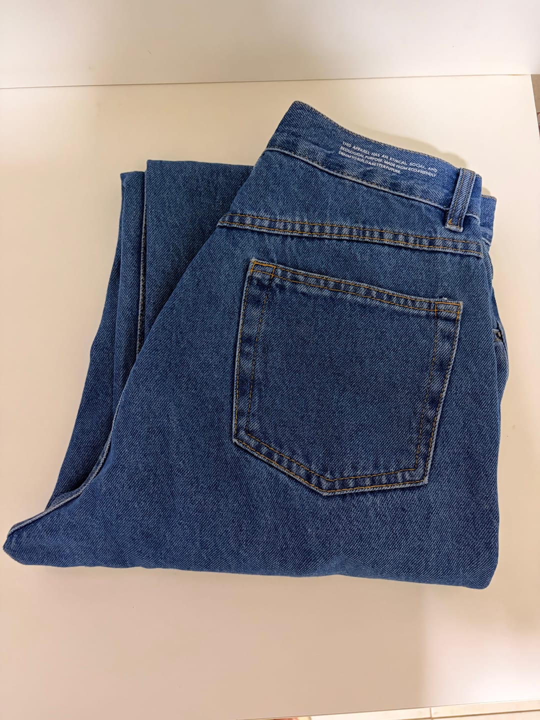 Customer photo review of Calça Jeans Mom Jequitibá Azul Médio
