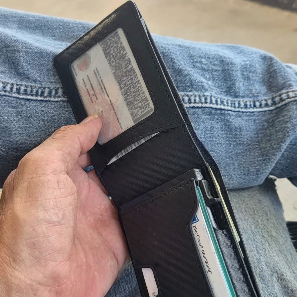 Customer photo review of EvoTech Minimalist Wallet Pro