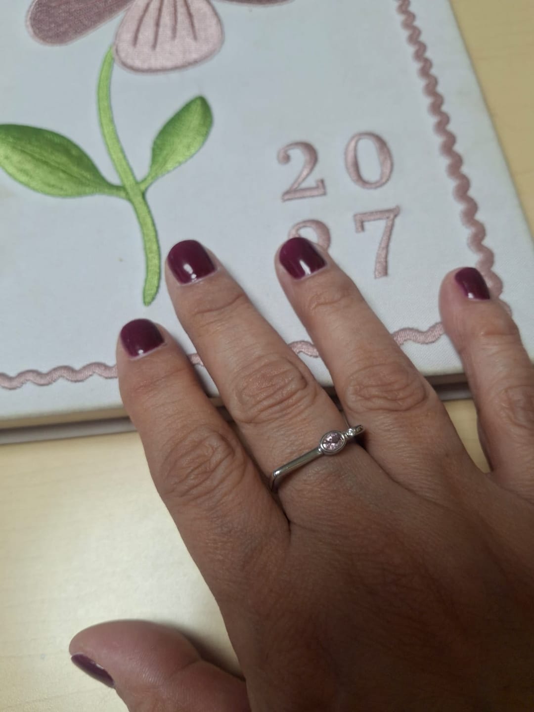 Customer photo review of Anillo Rectangular Con Zirconia Birthstone