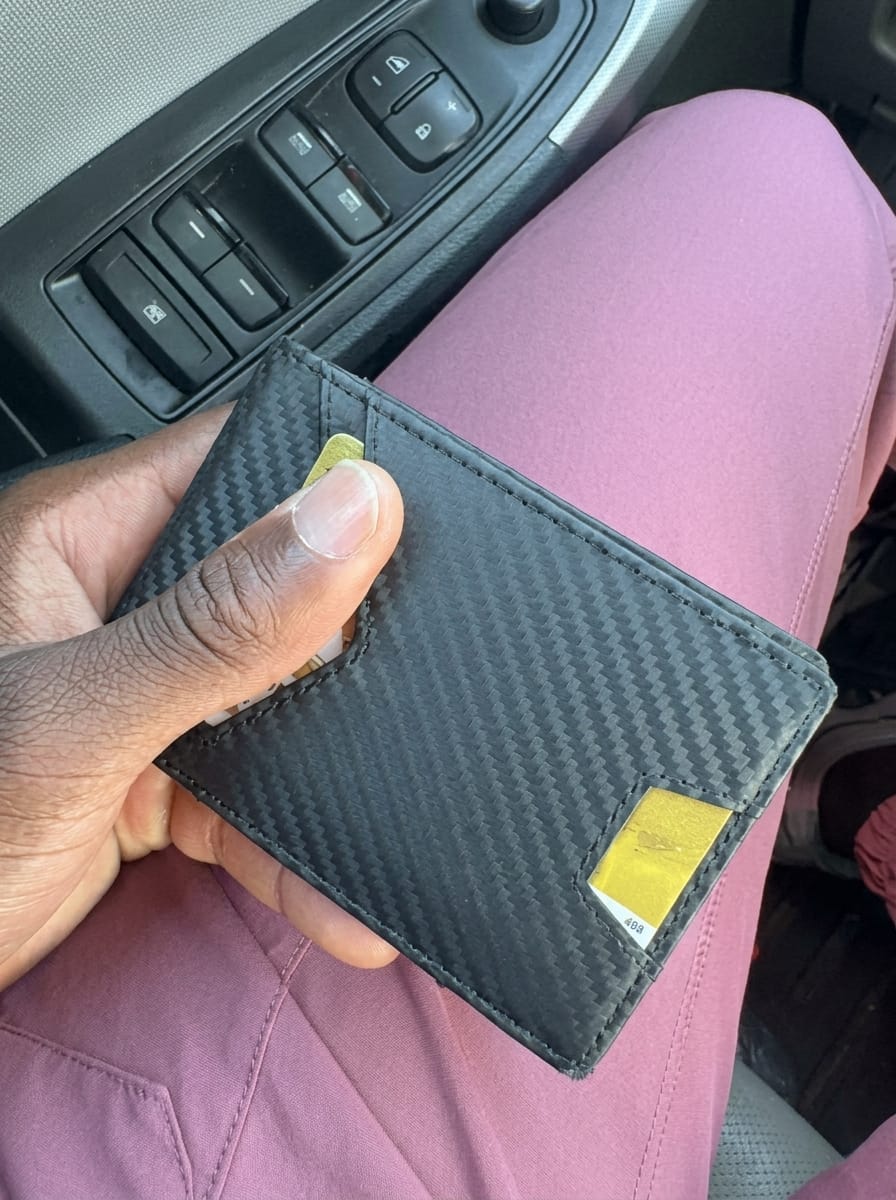Customer photo review of EvoTech Minimalist Wallet Pro