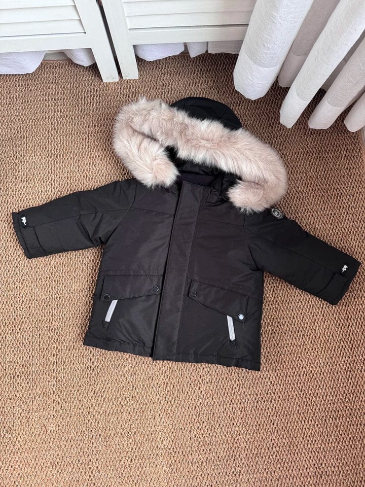 Customer photo review of Dave&Bella Kids Girls/Boys Winter Outdoor Waterproof Hooded Cozy Down Coats
