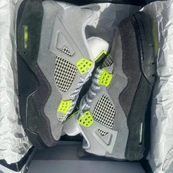 Customer photo review of AIR JORDAN 4 RETRO SE "Neon"