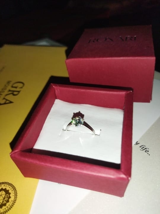 Customer photo review of 1 Carat Hexa Crown Ring