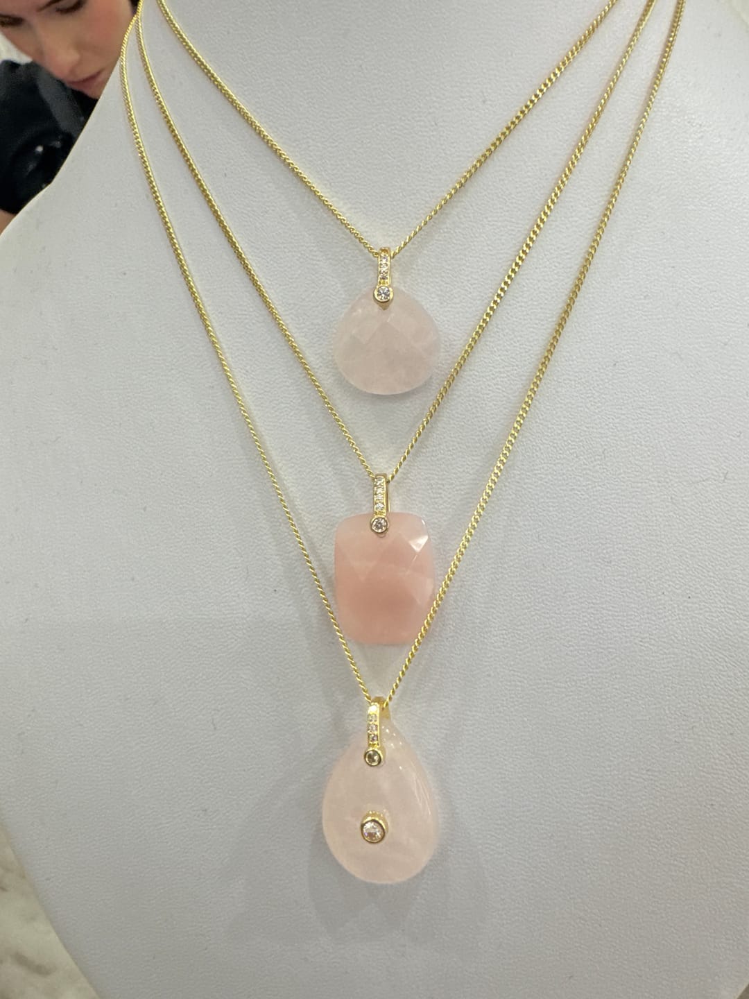 Customer photo review of Par Arete Ovalado Birthstone Plateado