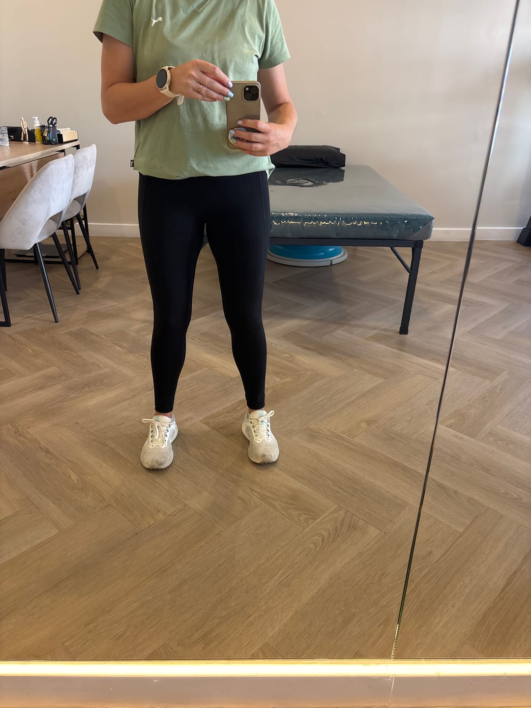 Customer photo review of Plain Crossover High-Rise Leggings