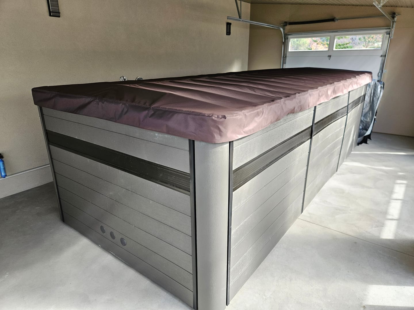 Customer photo review of Rollaway Spa Cover Length