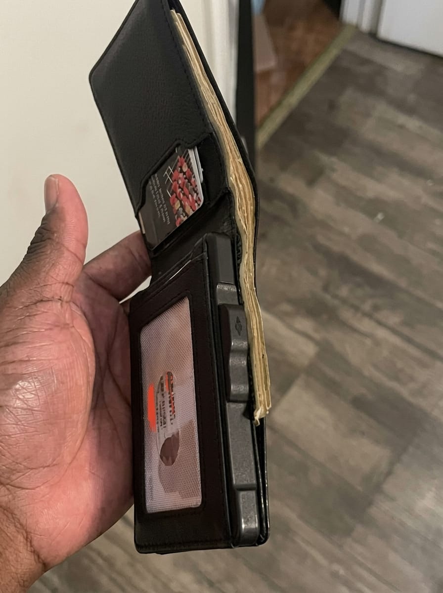 Customer photo review of EvoTech Minimalist Wallet Pro
