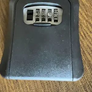 Customer photo review of Sicurezza Chiavi Cassaforte Parete con Serratura 4 Cifre