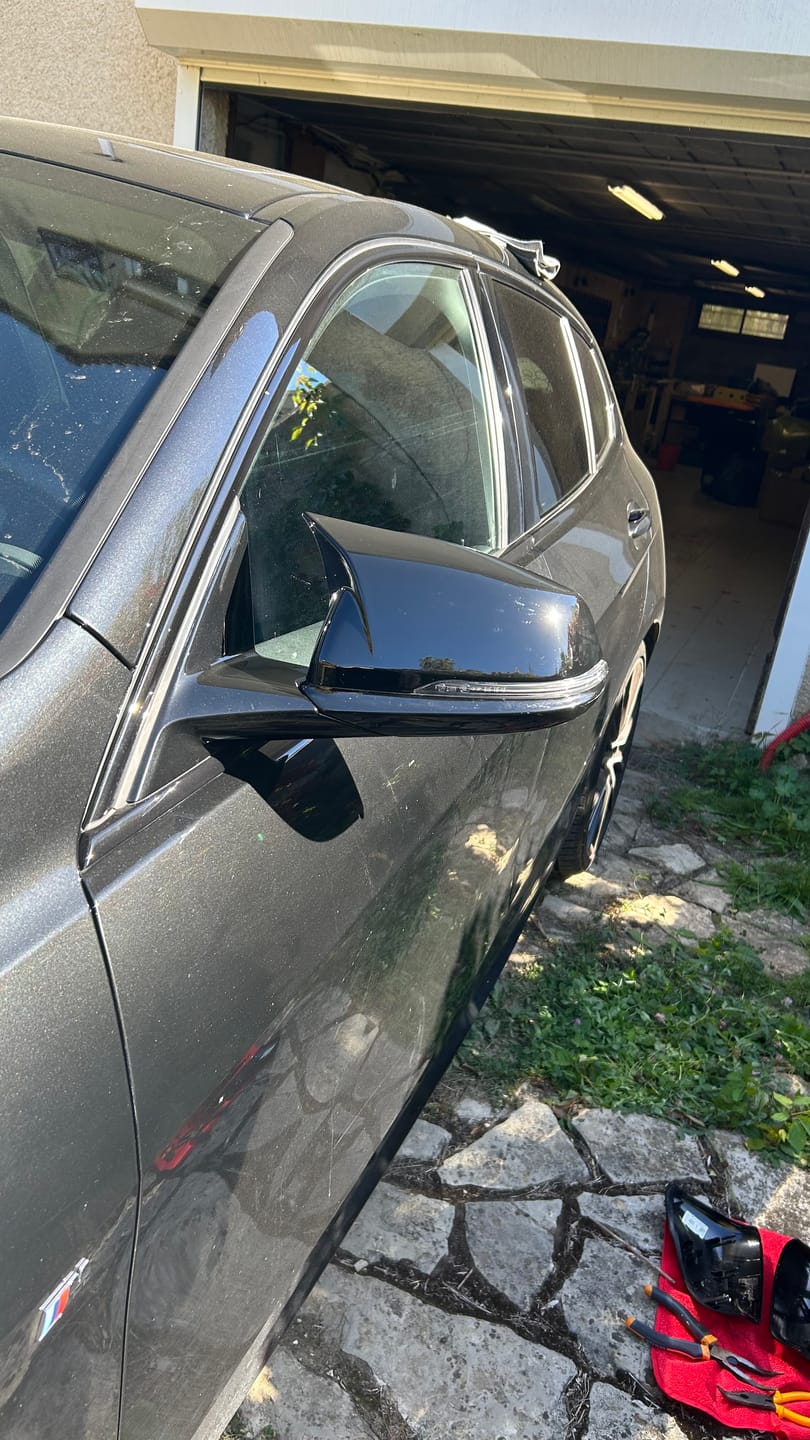 Customer photo review of AZRA BMW 1/2 Series X1/X2 | F39/F40/F44/F48/F49 | Gloss Black / Carbon Look Mirror Caps | 2016 - 2023
