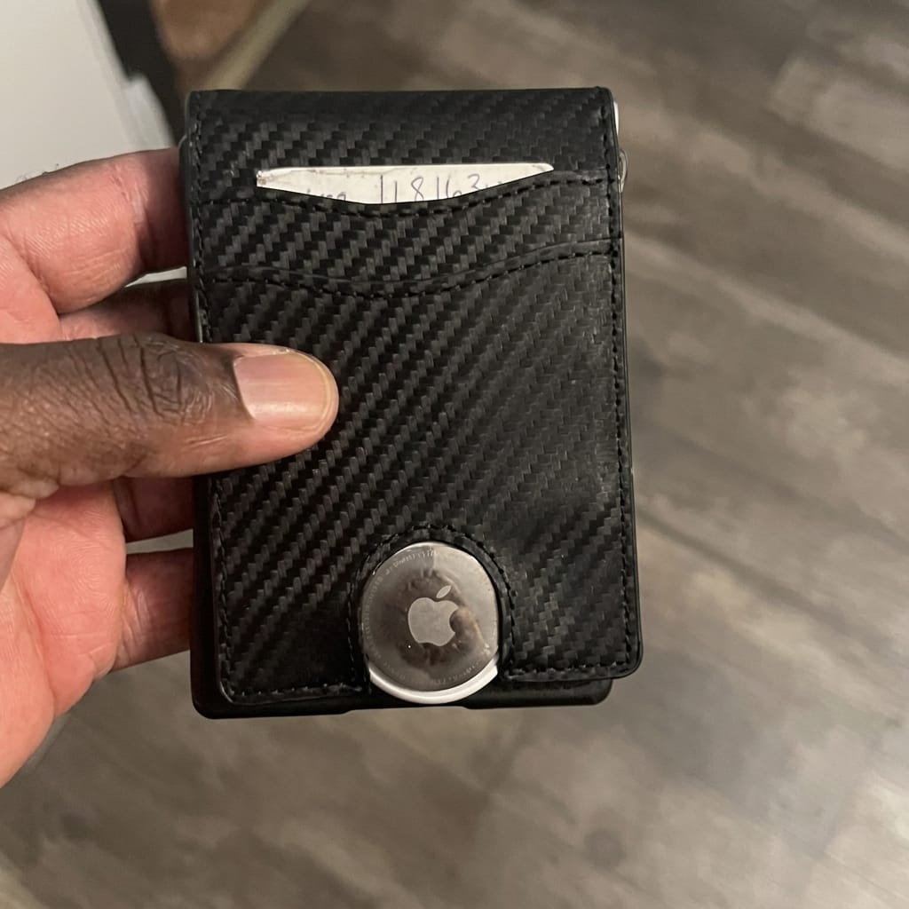 Customer photo review of EvoTech Minimalist Wallet Pro