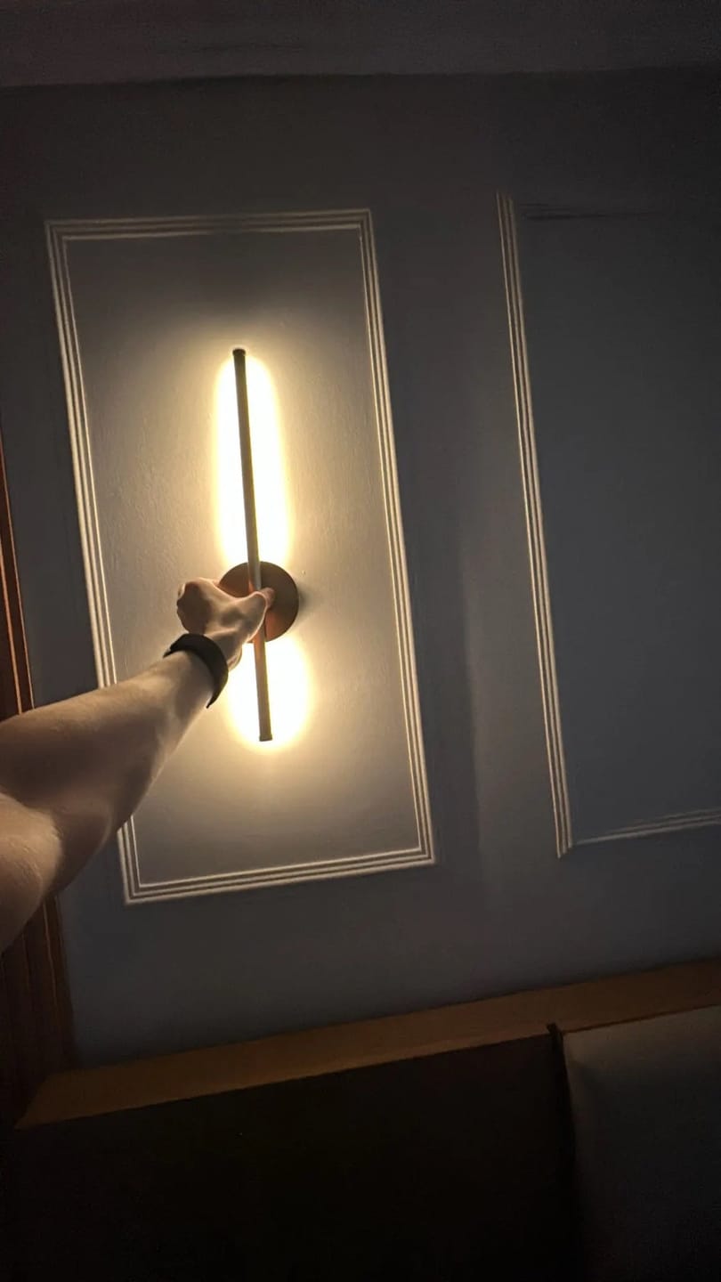 Customer photo review of Applique murale LED Design Sans Fil Rechargeable Sans Branchement Électrique, Fixation Magnétique, Intensité Réglable, Batterie Intégrée | LISERÉ