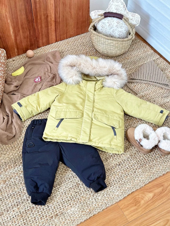 Customer photo review of Dave&Bella Kids Girls/Boys Winter Outdoor Waterproof Hooded Cozy Down Coats