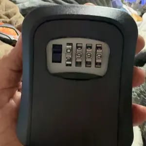 Customer photo review of Sicurezza Chiavi Cassaforte Parete con Serratura 4 Cifre