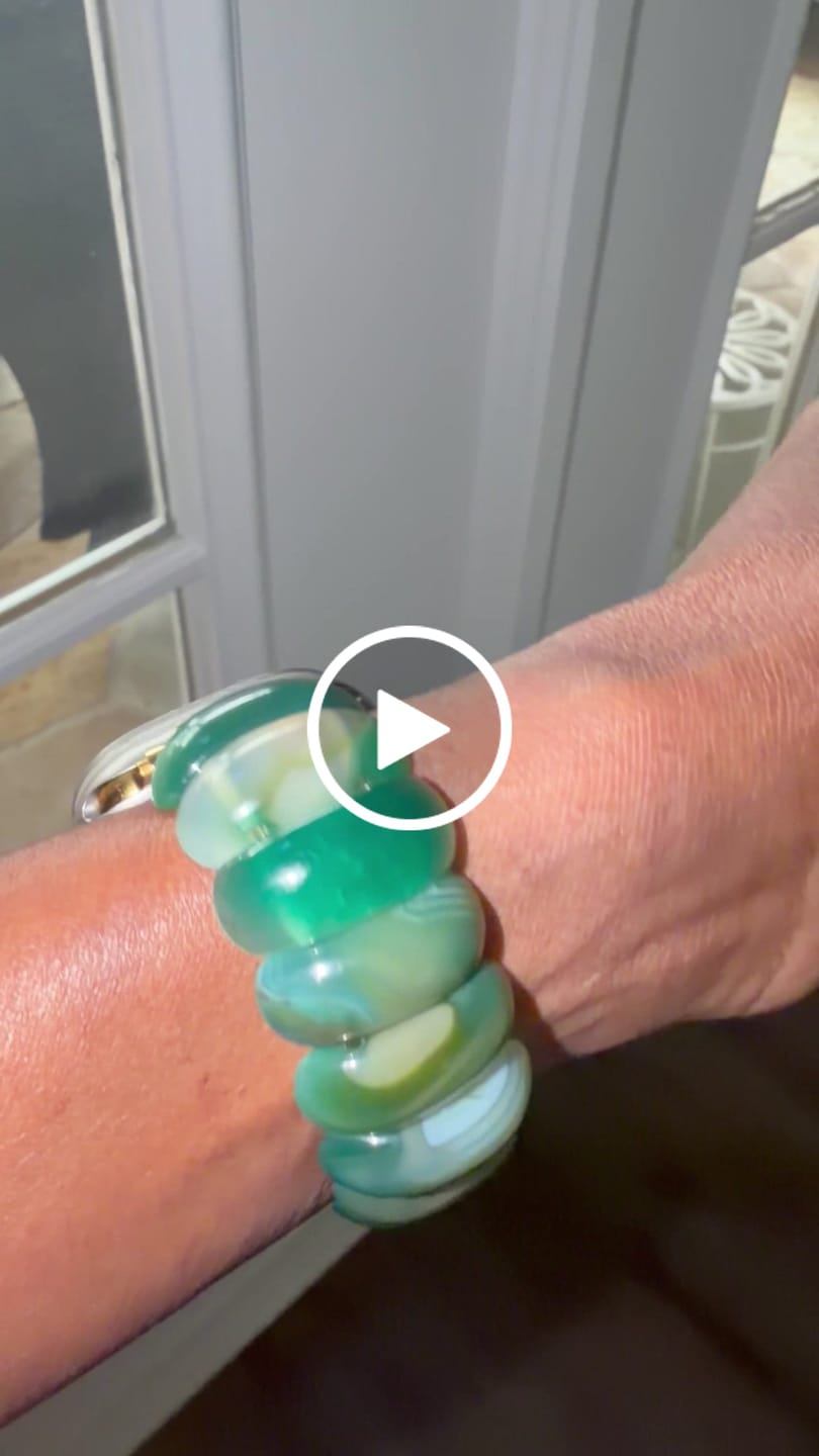 Customer video review of Emerald Grove Agate Stretch Apple Watch Strap