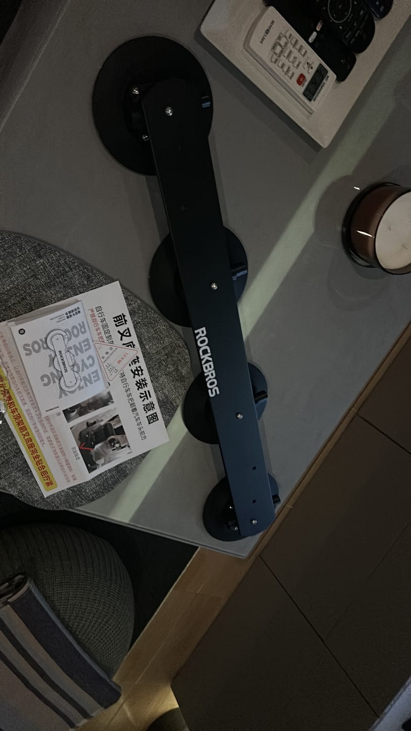Customer photo review of ROCKBROS Portabicicletas de Techo para Coche con Ventosas, Liberación Rápida, Portabicicletas para Vehículo