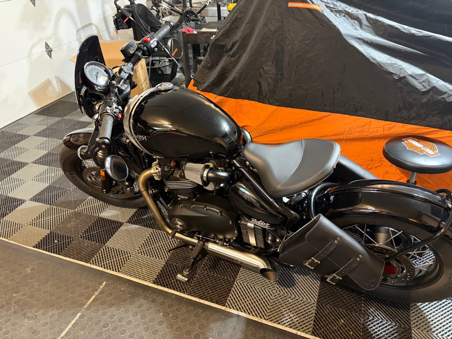 Customer photo review of Triumph Bobber Right Side Solo Bag - TBR01