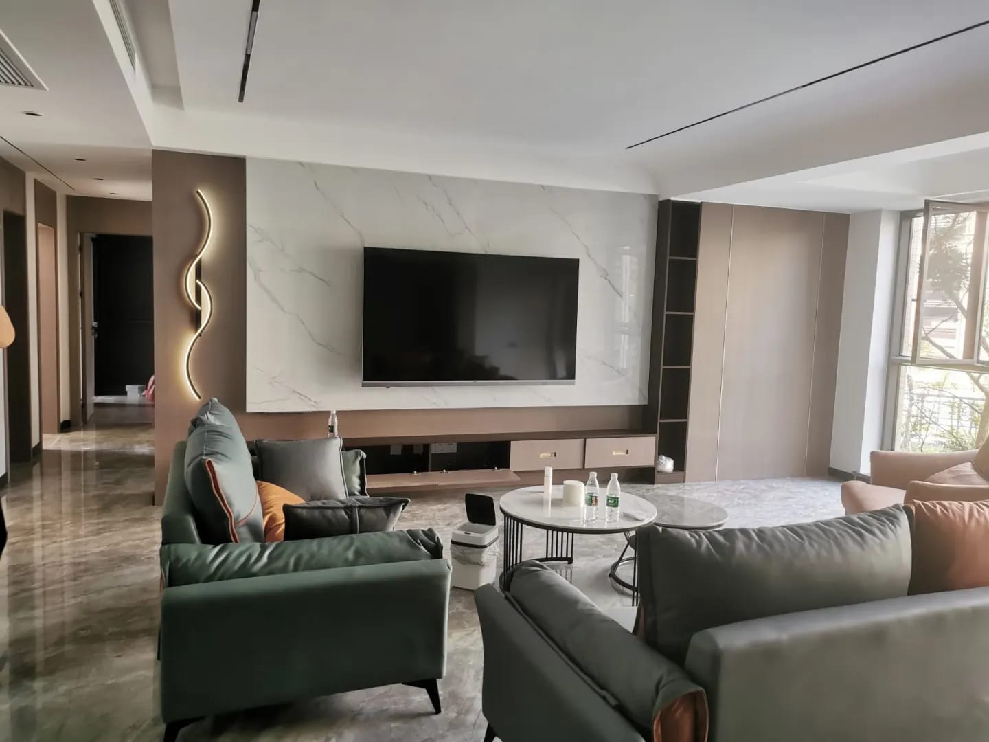 Customer photo review of Wall Light, S Shaped Linear Wall Sconce, Aluminium, 60–120 cm