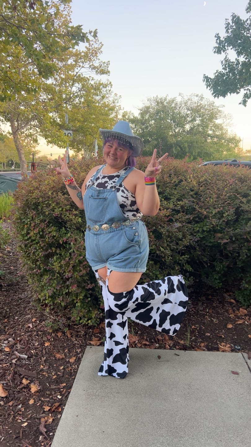 Customer photo review of Cow O-Ring Flare Pants Set