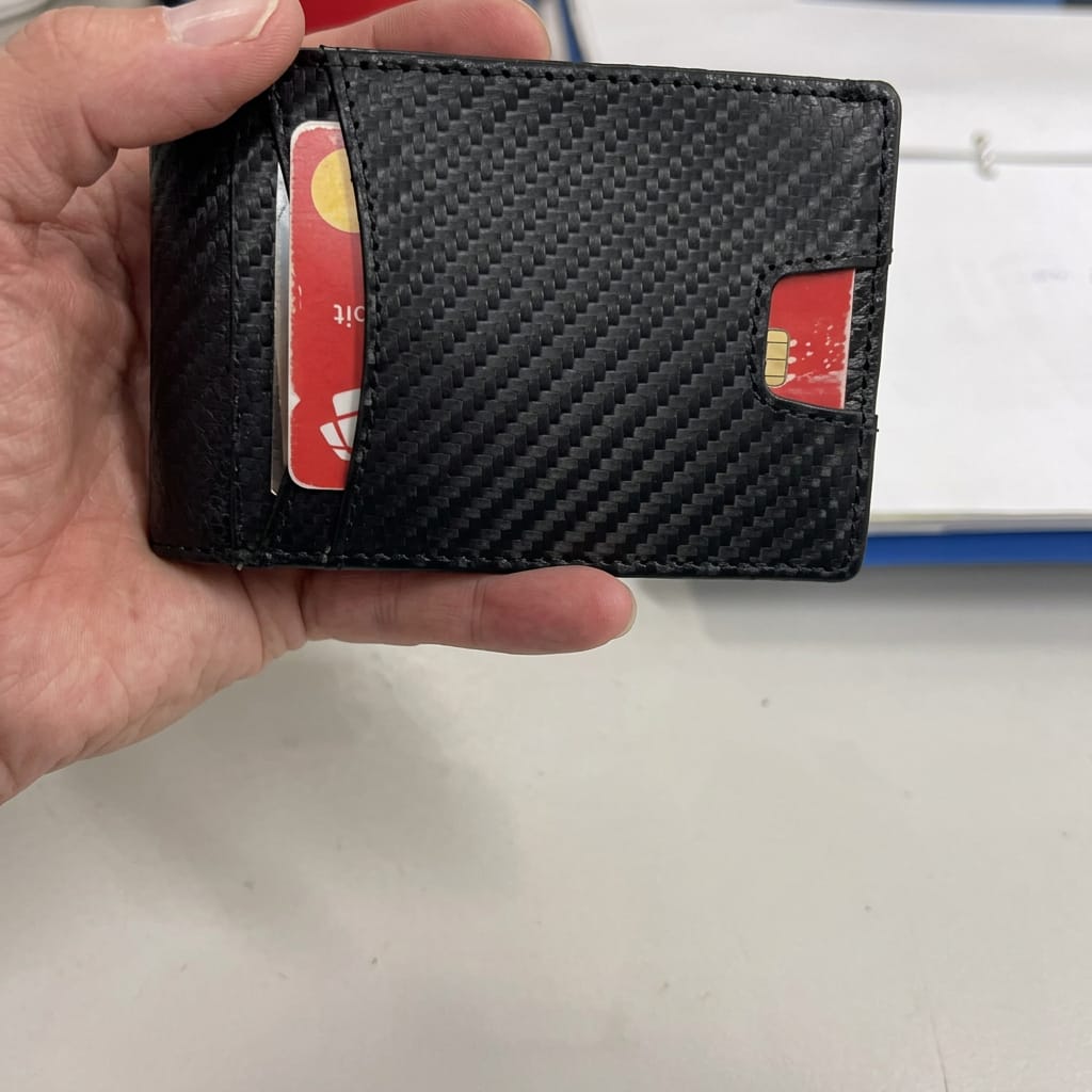 Customer photo review of EvoTech Minimalist Wallet Pro
