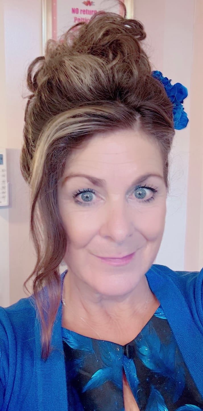 Customer photo review of Stranded Curly Hair Messy Bun Scrunchie - Colour #4/27 Coral Bells