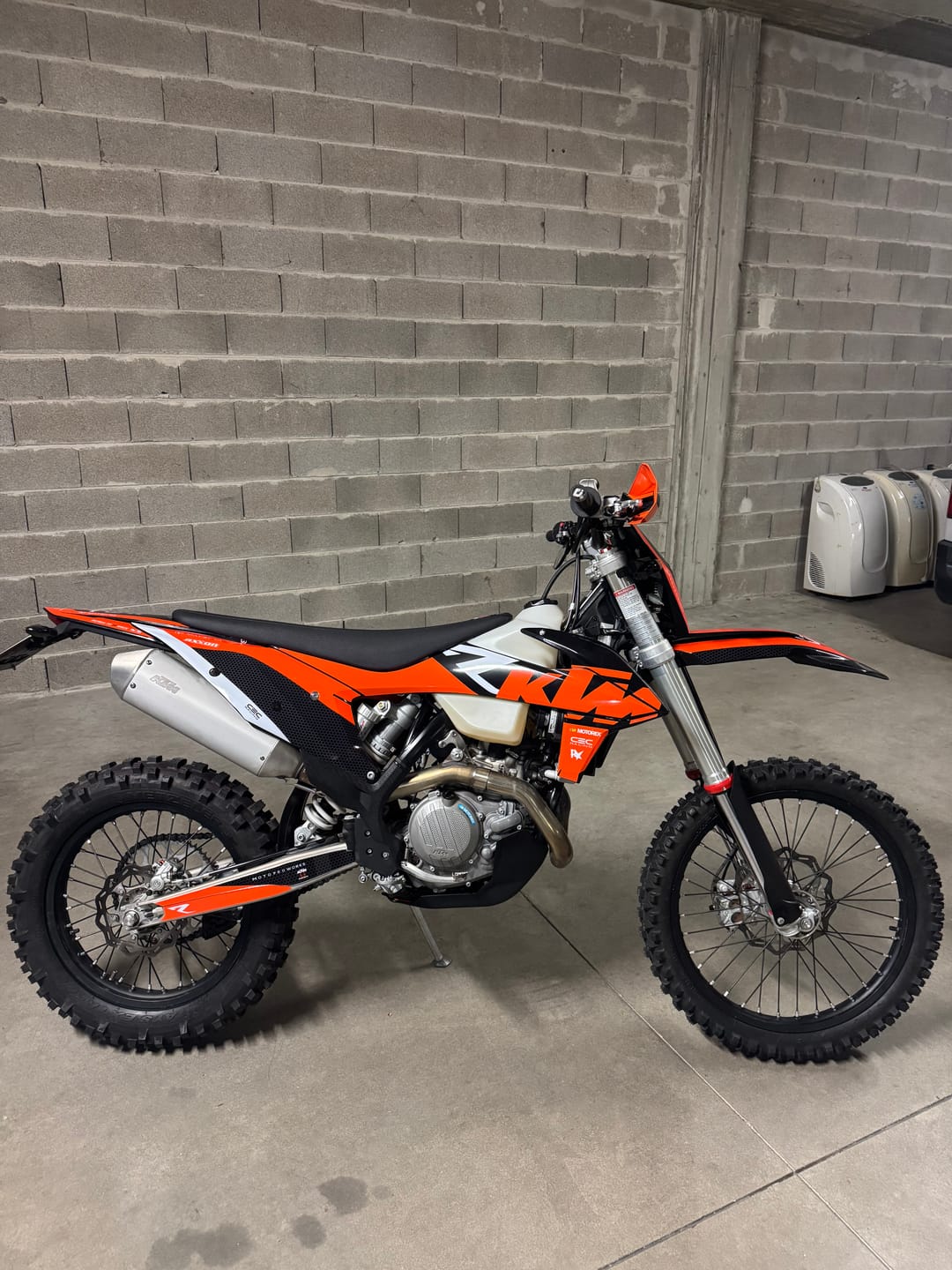 Customer photo review of KTM GRAPHICS - EXC/SX / 450 SMR 2023-2024  "RR-Tech" (Orange)