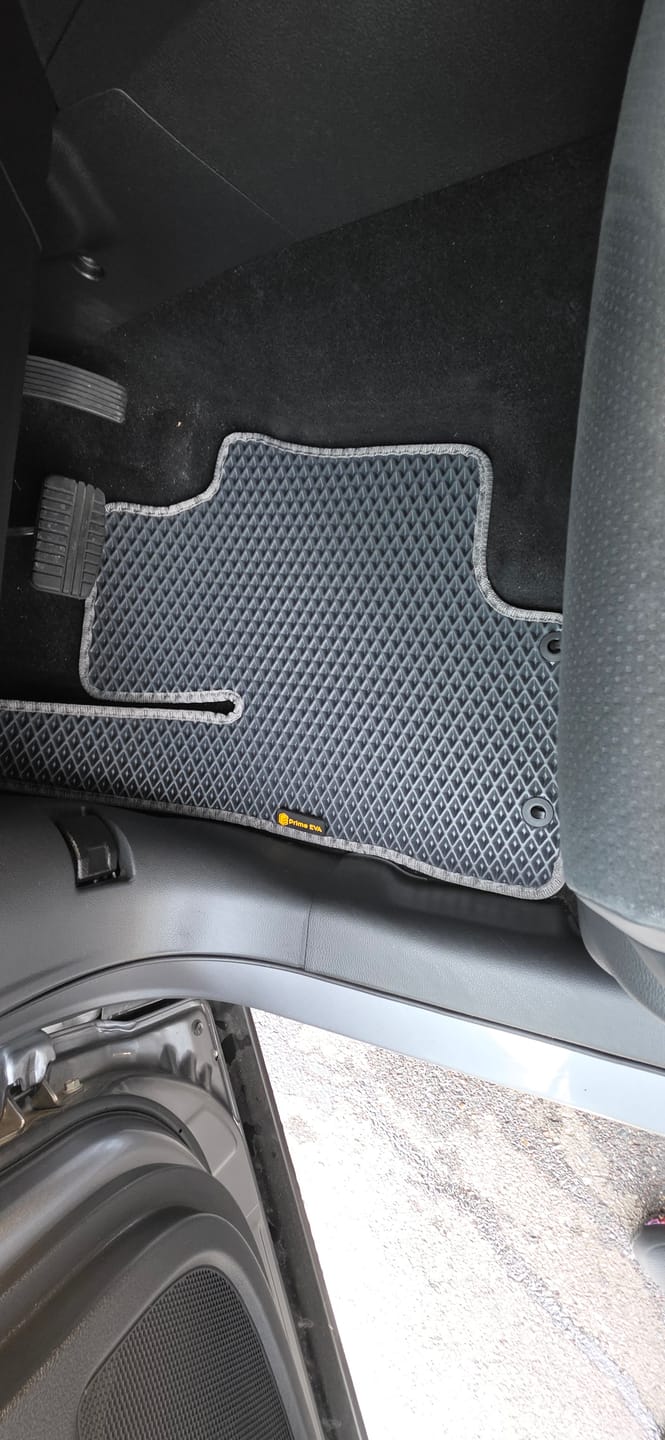 Customer photo review of Auto Fußmatten nach Maß - Komplettset