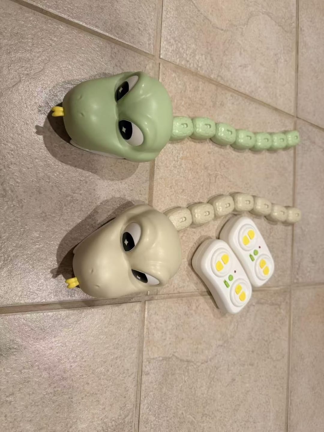 Customer photo review of סנייק על שלט לשני שחקנים – משחק הנחש הקלאסי יוצא מהמסך