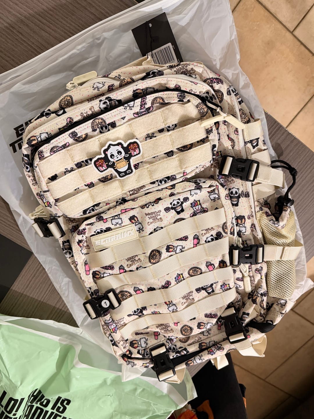 Customer photo review of Mochila Táctica V1 45L All in Sweet Cream