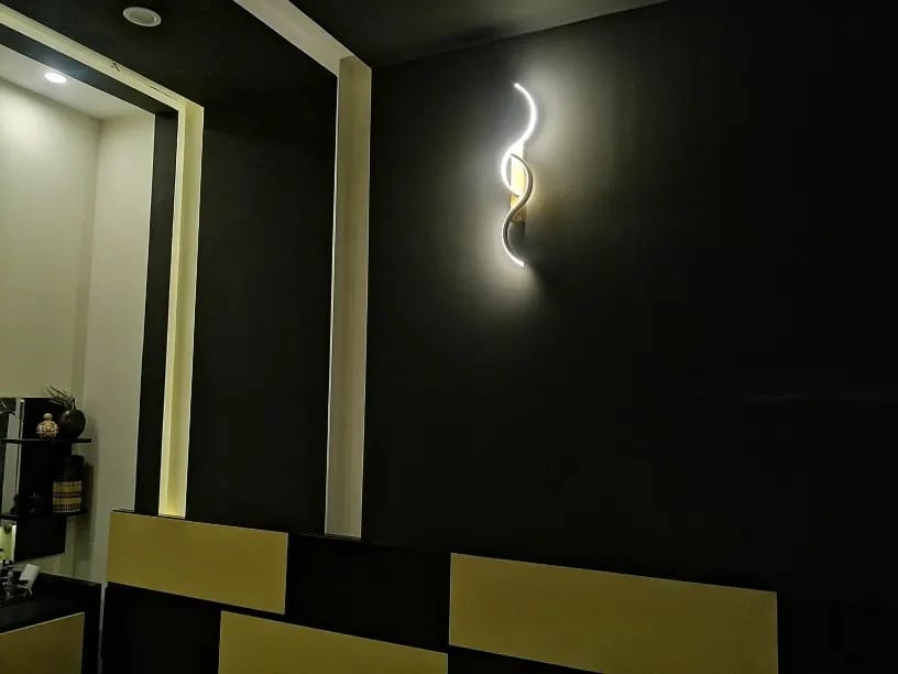 Customer photo review of Wall Light, S Shaped Linear Wall Sconce, Aluminium, 60–120 cm
