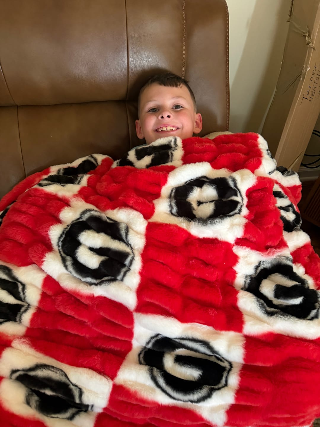 Customer photo review of Georgia Bulldogs Blanket - Hugs