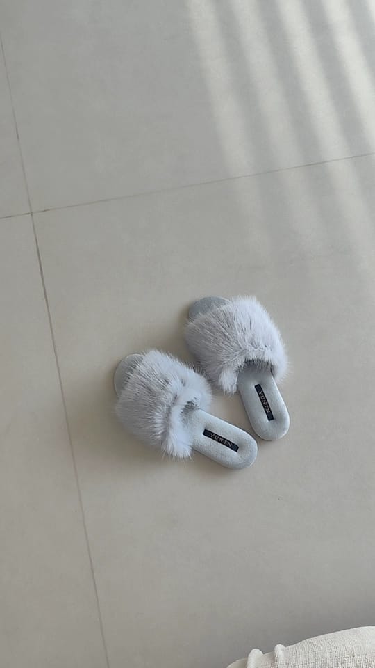 Customer photo review of Moon Rabbit Faux Fur Women Indoor Slipper