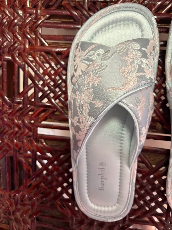 Customer photo review of Cloud Vine Jacquard Satin Women Indoor Slipper