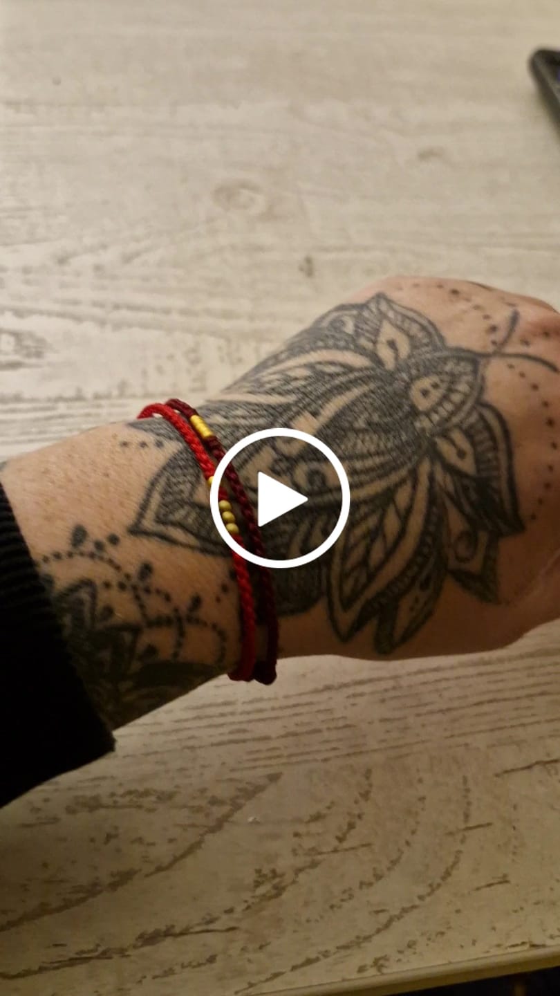 Customer video review of Tibetisches Glücksarmband mit kleinen Perlen