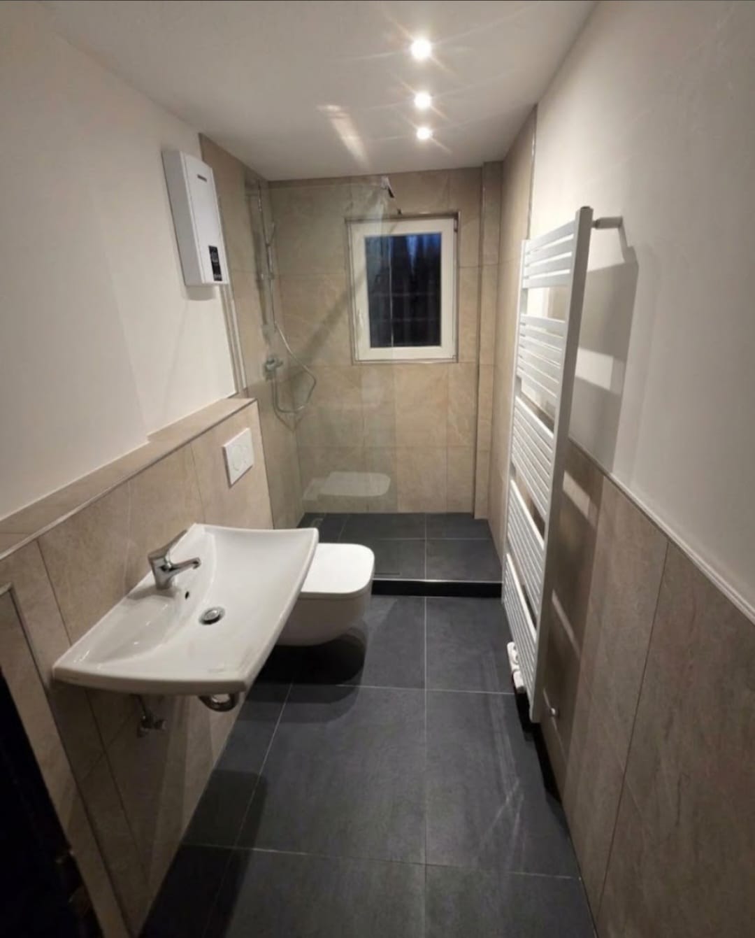 Customer photo review of SONNI Walk In/ Begehbare Dusche Duschabtrennung Duschwand Nano Klarglas Glasstärke 8mm Breite 70-120cm