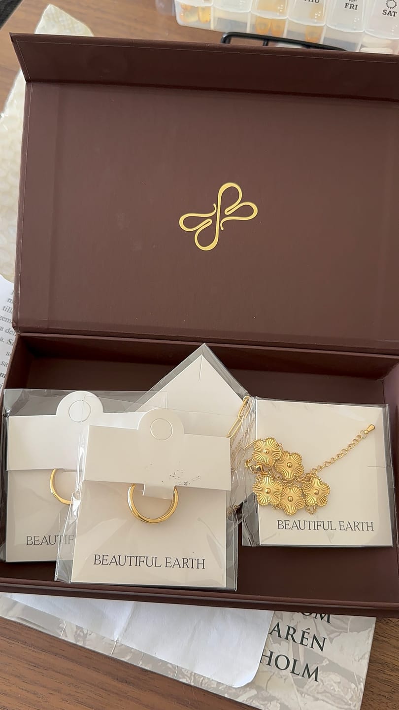 Customer photo review of Golden Clover Bracelet