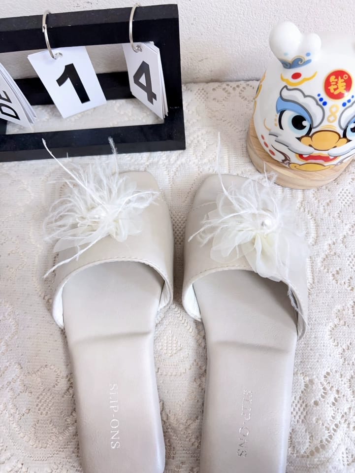 Customer photo review of Pearl Plume Feather Women Indoor Slipper