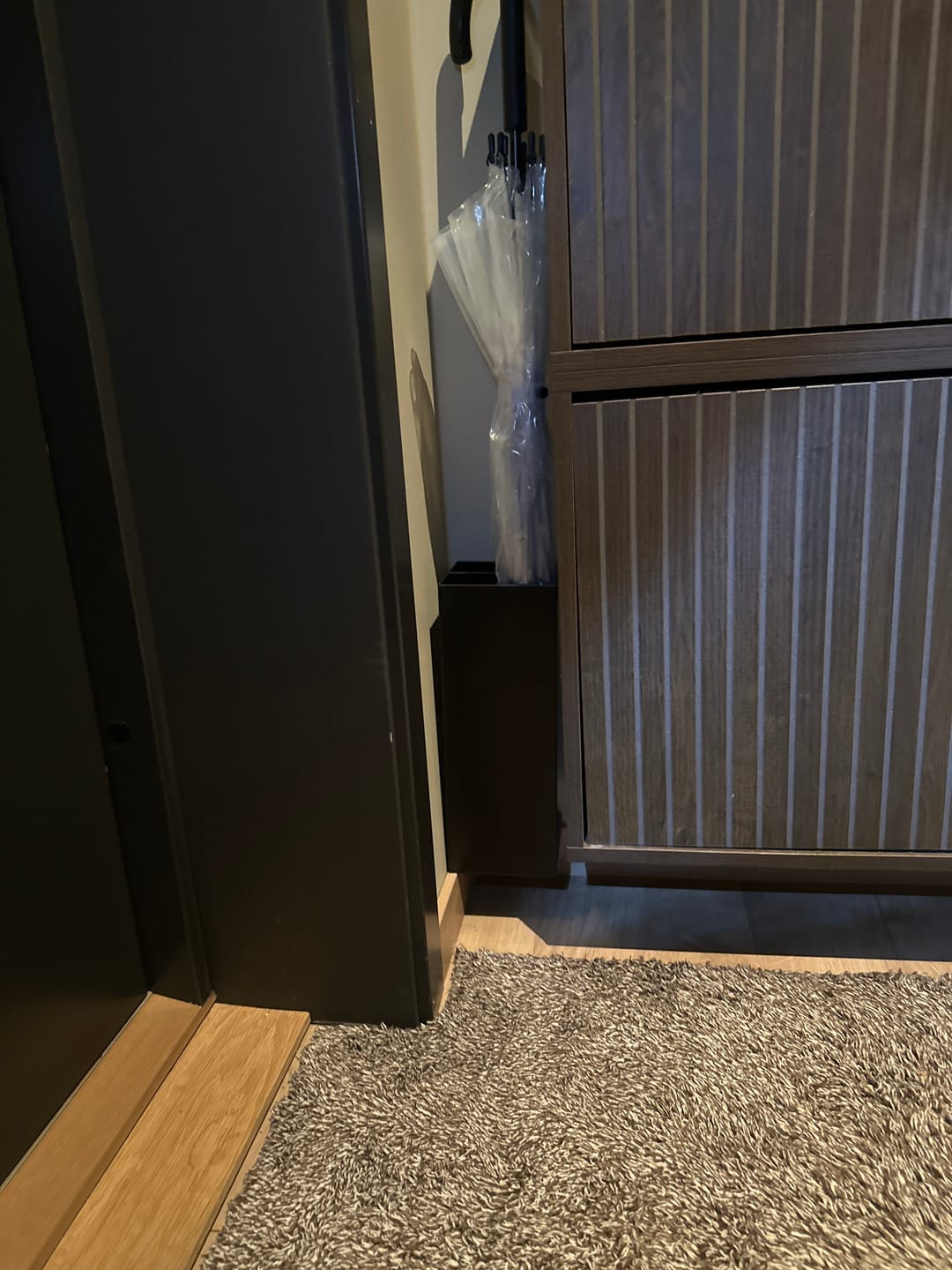 Customer photo review of Diskré paraplystativ sort