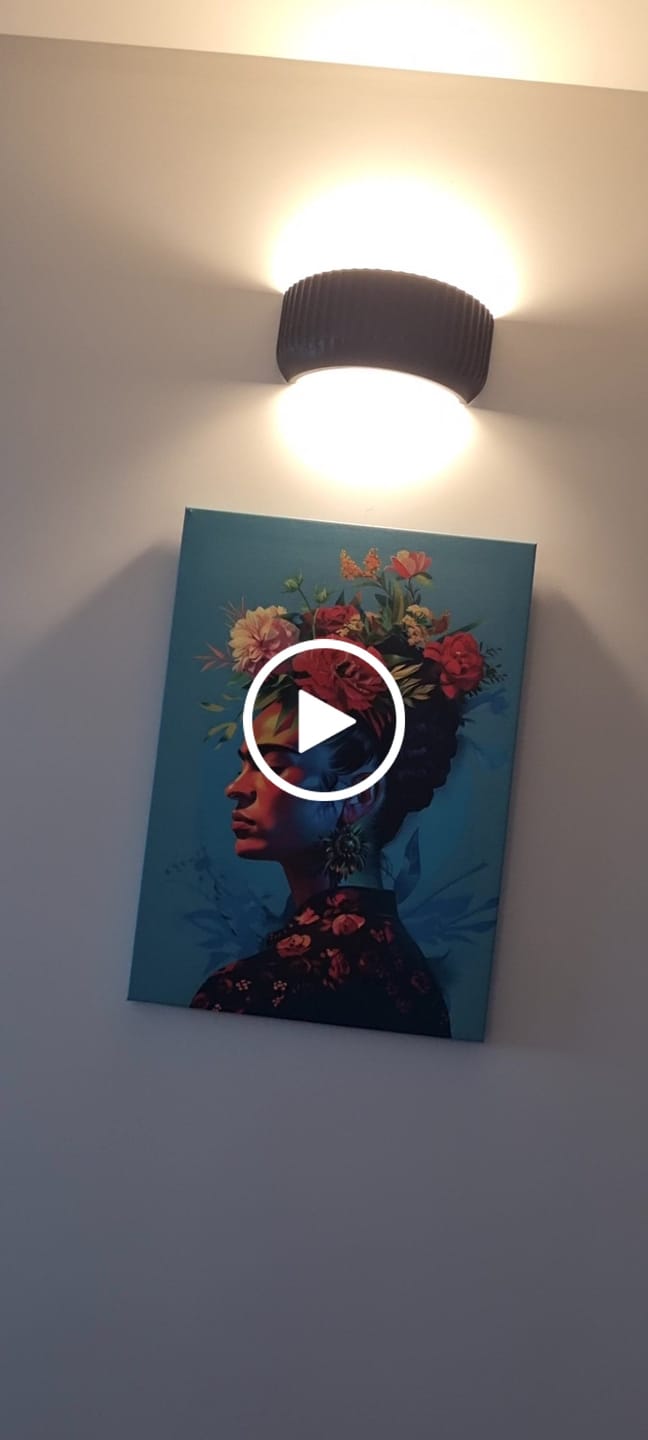 Customer video review of Frida Kahlo Ritratto Floreale