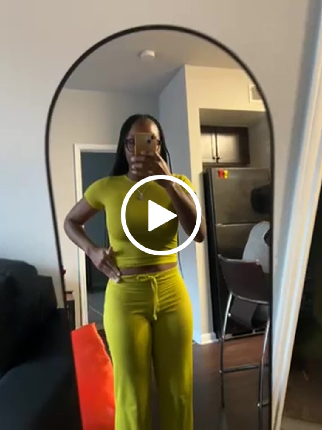 Customer video review of EVERYDAY PANT
