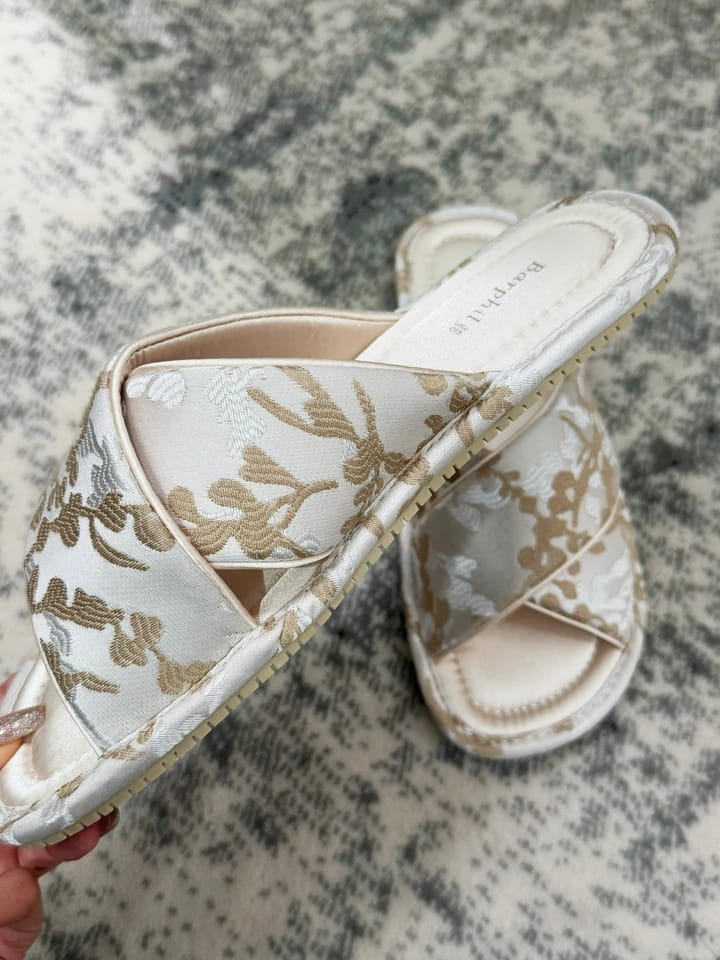 Customer photo review of Cloud Vine Jacquard Satin Women Indoor Slipper