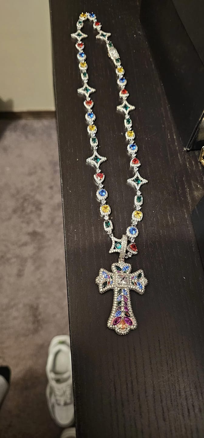 Customer photo review of PENDENTIF CROIX GLACÉE MULTICOLORE ARGENT