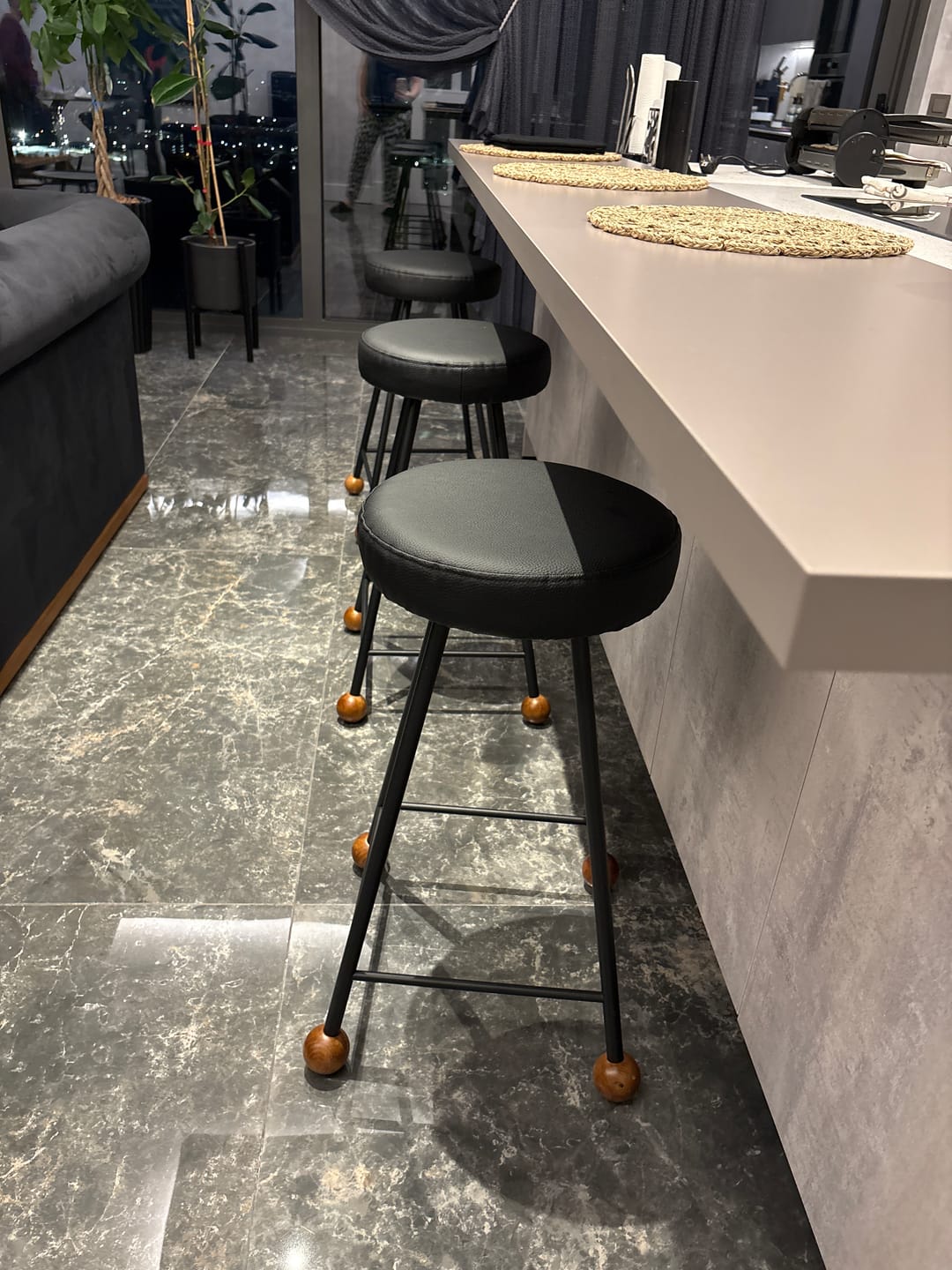 Customer photo review of Tabure Deri Döşemeli Siyah Metal Ayaklı – 55cm