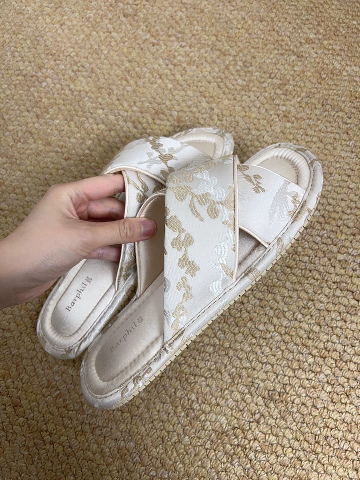 Customer photo review of Cloud Vine Jacquard Satin Women Indoor Slipper