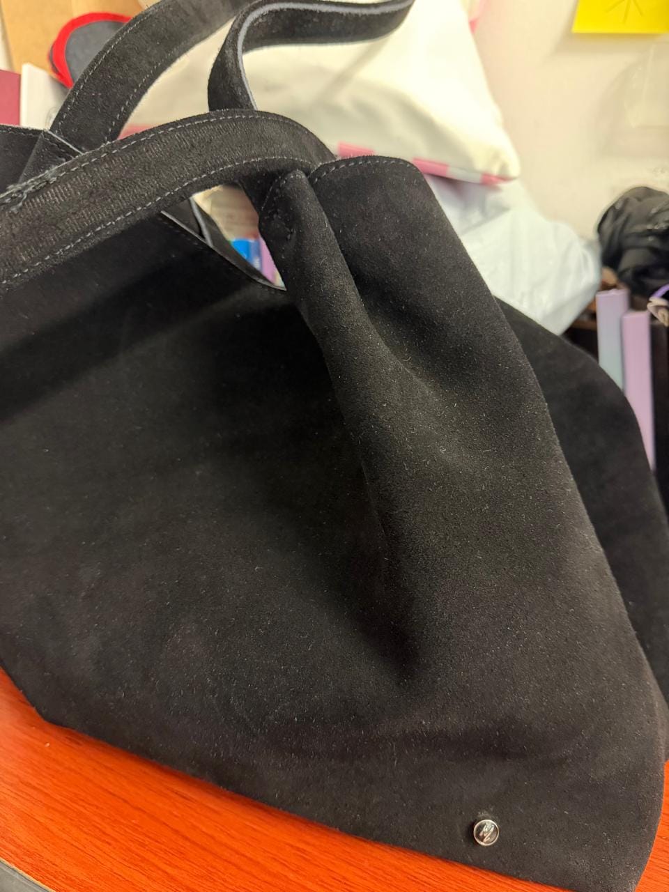 Customer photo review of Bolso Oversized Tote Bag mod Bulgaria *Nobuk Negro*