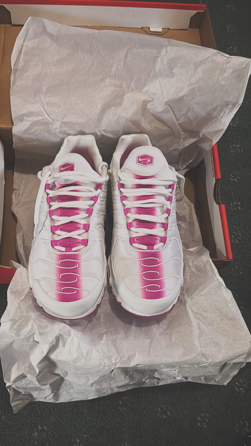 Customer photo review of Basement - Sneaker Mystery Box